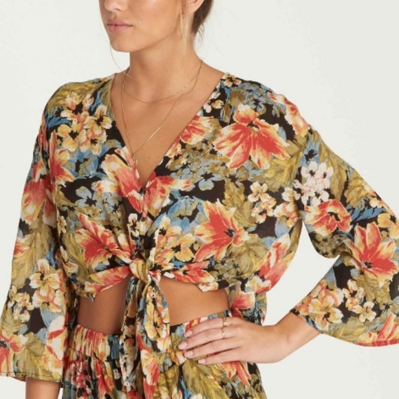 Billabong Crop Top - Picture 2 of 10